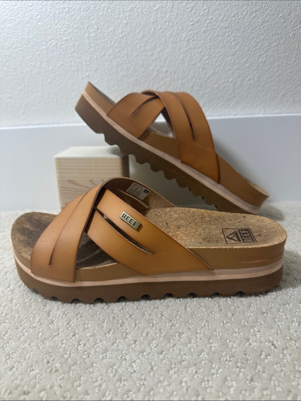 Reef Platform Sandals Criss Cross Straps Womens 8 - Picture 3 of 8
